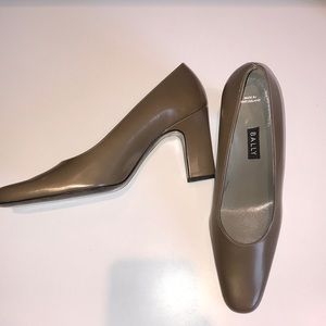 Never worn Bally women’s pumps size 6